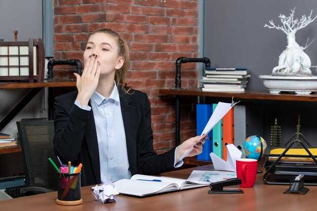 Почему снятся сны о потере работы: психологические причины