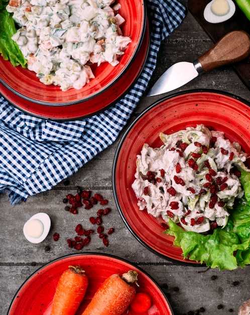 Классический салат с крабовыми палочками и корейской морковью