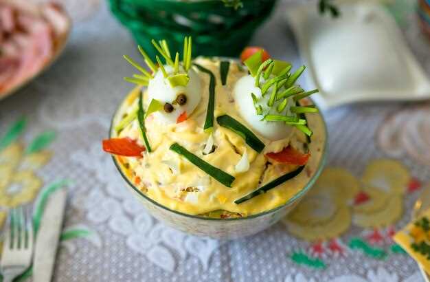 Оригинальный сырный салат с яйцом и чесноком на основе майонеза