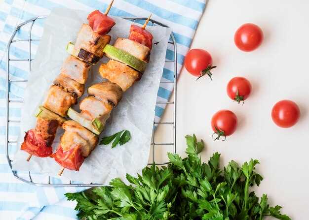 Процесс приготовления и сервировка шашлыка в электрошашлычнице