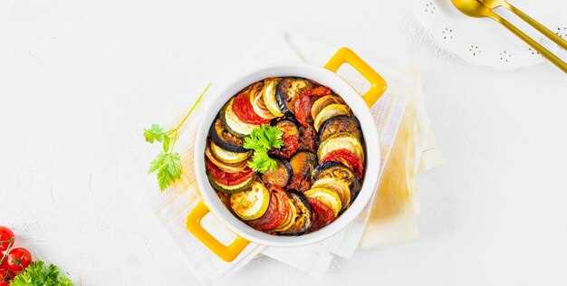 Запечённые кабачки и баклажаны с сыром и чесноком