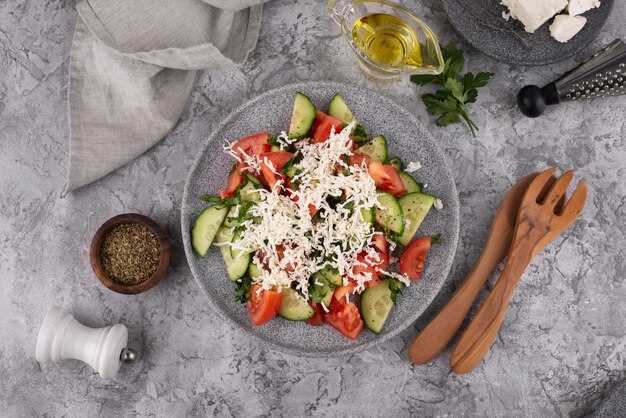 Салат с тунцом и оливками для быстрого перекуса