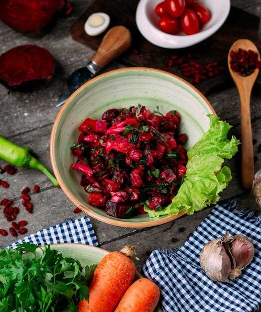 Классический салат с заправкой из оливкового масла и лимона