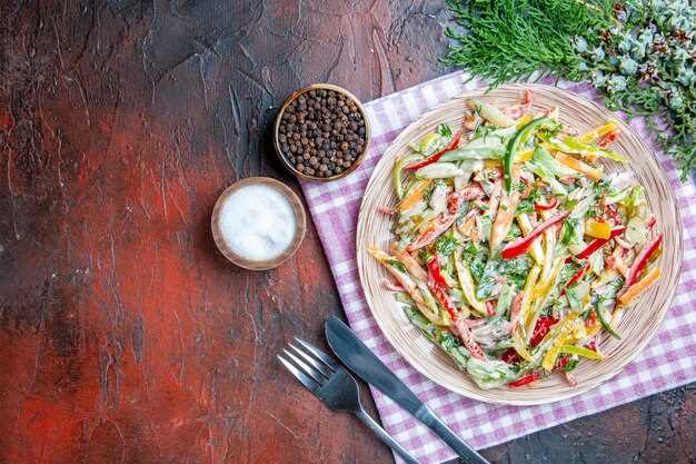 Классический салат с пекинской капустой и копченой колбасой: пошаговый рецепт